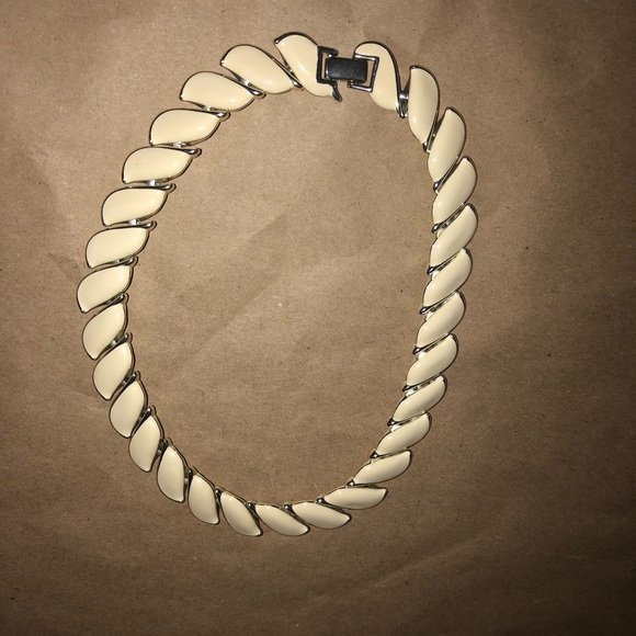 Small Neckless - Picture 2 of 2